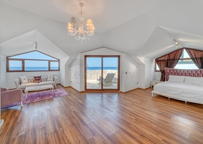 بنتهاوس واسع على البحر مع إطلالة وراحة 