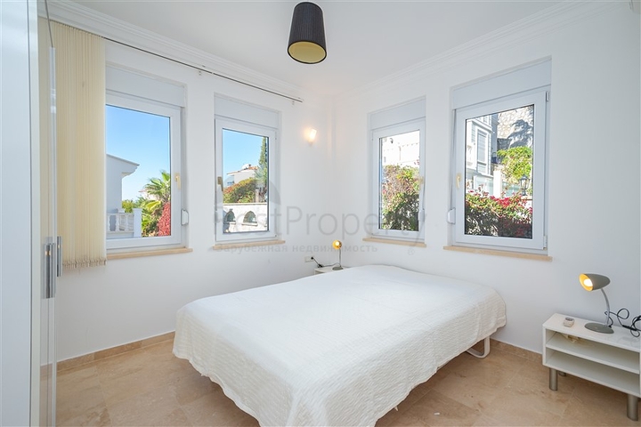 فيلا فاخرة مطلة على البحر في منطقة كونالكي المرموقة