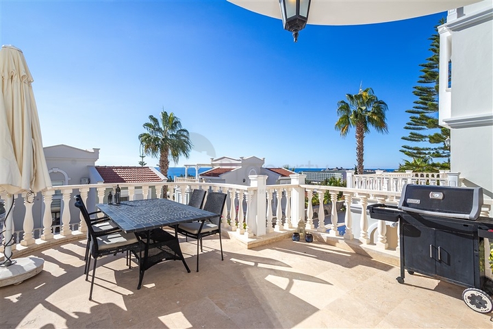 فيلا فاخرة مطلة على البحر في منطقة كونالكي المرموقة