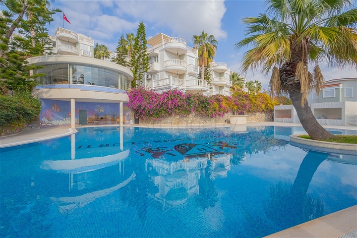 فيلا فاخرة مطلة على البحر في منطقة كونالكي المرموقة