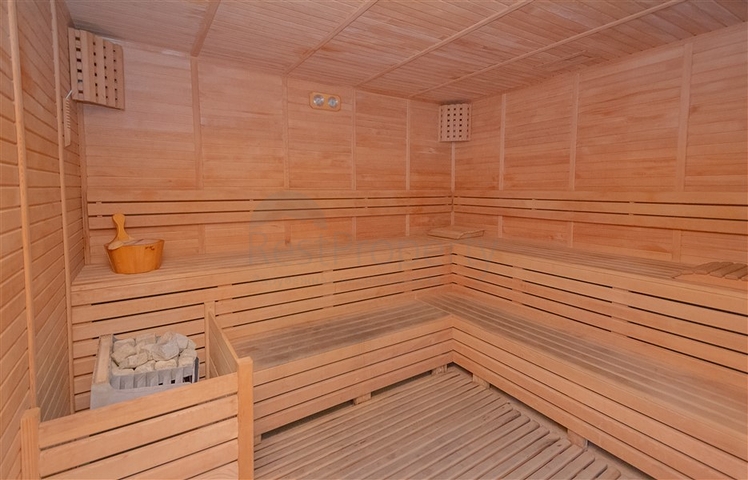 فيلا فاخرة مطلة على البحر في منطقة كونالكي المرموقة