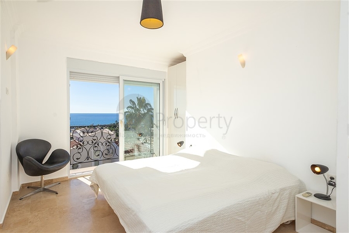 فيلا فاخرة مطلة على البحر في منطقة كونالكي المرموقة