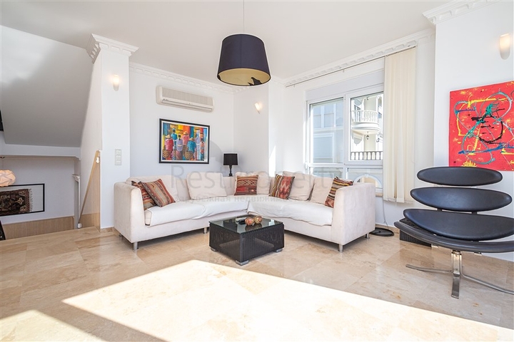 فيلا فاخرة مطلة على البحر في منطقة كونالكي المرموقة