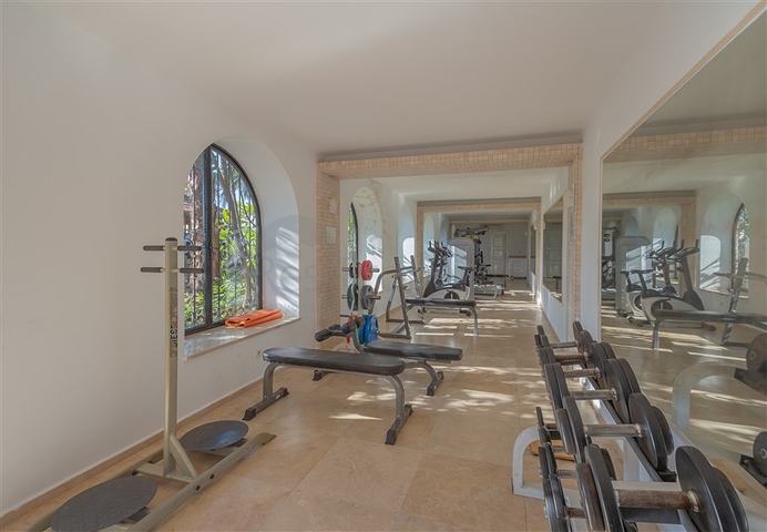 فيلا فاخرة مطلة على البحر في منطقة كونالكي المرموقة