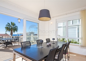 فيلا فاخرة مطلة على البحر في منطقة كونالكي المرموقة