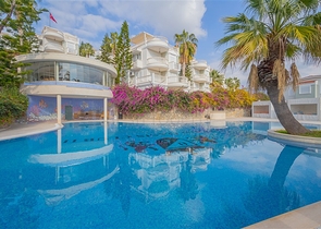 فيلا فاخرة مطلة على البحر في منطقة كونالكي المرموقة