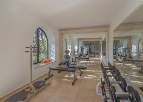 فيلا فاخرة مطلة على البحر في منطقة كونالكي المرموقة