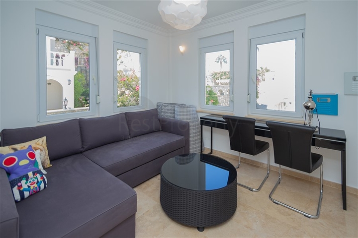 فيلا فاخرة مع إطلالة بانورامية على البحر في واحدة من أرقى المناطق في ألانيا