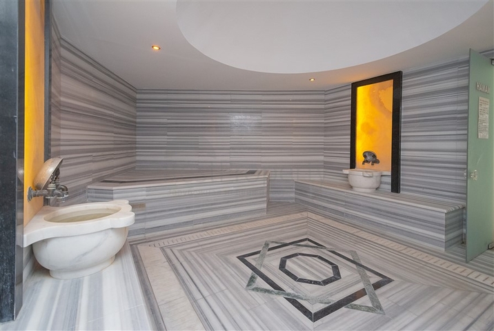 فيلا فاخرة مع إطلالة بانورامية على البحر في واحدة من أرقى المناطق في ألانيا