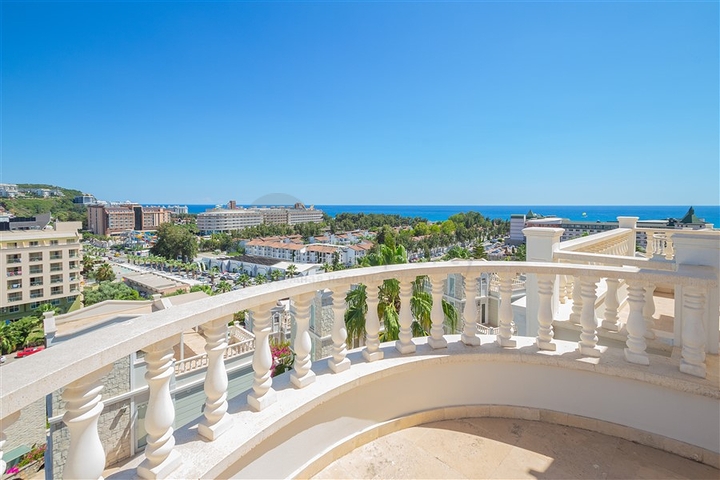 فيلا فاخرة مع إطلالة بانورامية على البحر في واحدة من أرقى المناطق في ألانيا