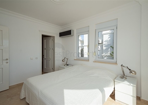 فيلا فاخرة مع إطلالة بانورامية على البحر في واحدة من أرقى المناطق في ألانيا