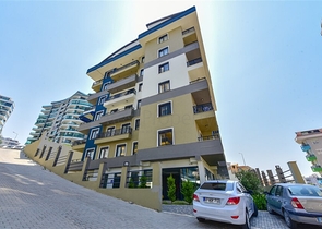 شقة حديثة في منطقة محمودلار بالقرب من البحر