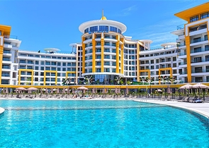 شقة فاخرة في مجمع سكني حديث على البحر