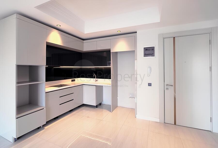 شقة حديثة على البحر في مجمع مرموق