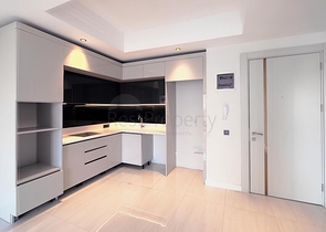 شقة حديثة على البحر في مجمع مرموق