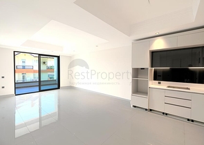 شقة حديثة على البحر في مجمع مرموق