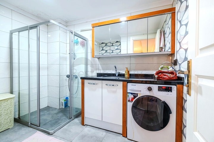 دوبلكس واسع مع حديقة 5 + 1 في منطقة أوبا المرموقة