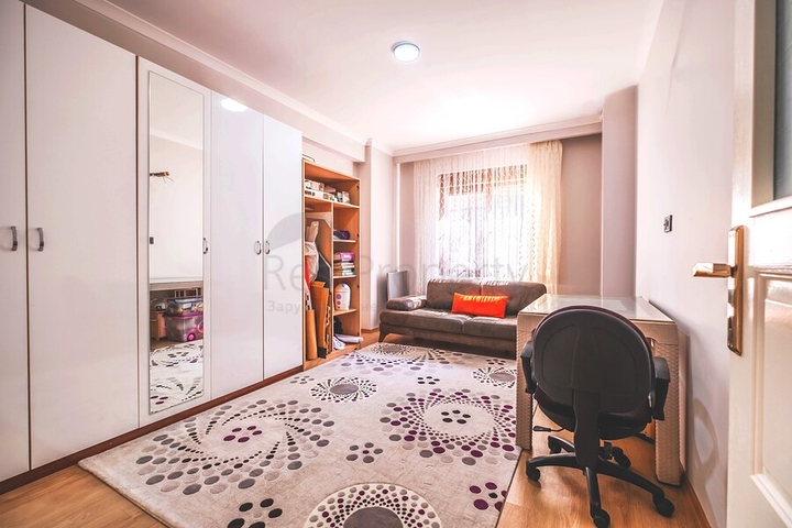 دوبلكس واسع مع حديقة 5 + 1 في منطقة أوبا المرموقة