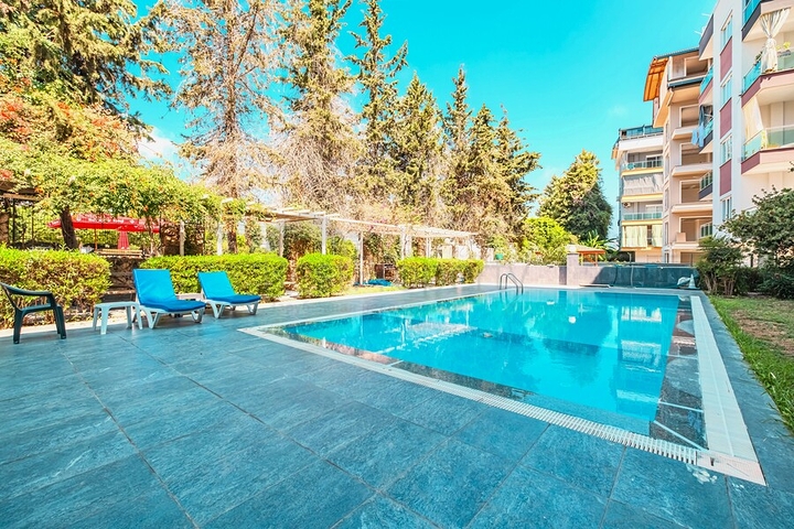 دوبلكس واسع مع حديقة 5 + 1 في منطقة أوبا المرموقة