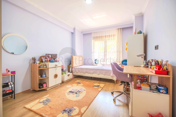 دوبلكس واسع مع حديقة 5 + 1 في منطقة أوبا المرموقة