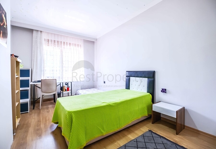 دوبلكس واسع مع حديقة 5 + 1 في منطقة أوبا المرموقة