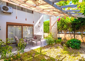 دوبلكس واسع مع حديقة 5 + 1 في منطقة أوبا المرموقة