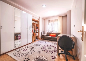 دوبلكس واسع مع حديقة 5 + 1 في منطقة أوبا المرموقة