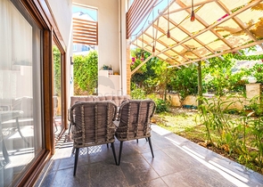 دوبلكس واسع مع حديقة 5 + 1 في منطقة أوبا المرموقة