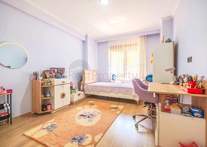 دوبلكس واسع مع حديقة 5 + 1 في منطقة أوبا المرموقة