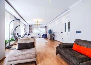 دوبلكس واسع مع حديقة 5 + 1 في منطقة أوبا المرموقة