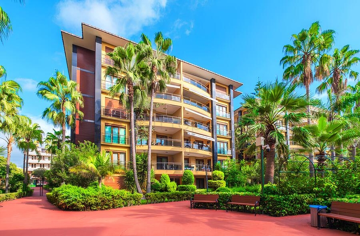 شقة فسيحة 3 + 1 مع مطبخ منفصل عن طريق البحر في وسط ألانيا