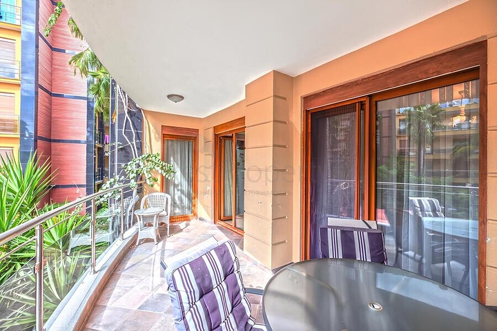 شقة فسيحة 3 + 1 مع مطبخ منفصل عن طريق البحر في وسط ألانيا