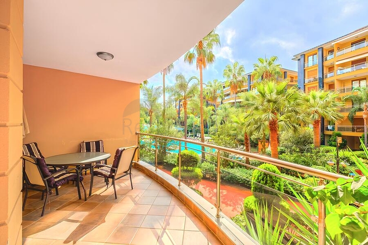 شقة فسيحة 3 + 1 مع مطبخ منفصل عن طريق البحر في وسط ألانيا