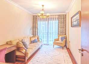 شقة فسيحة 3 + 1 مع مطبخ منفصل عن طريق البحر في وسط ألانيا