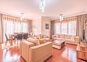 شقة فسيحة 3 + 1 مع مطبخ منفصل عن طريق البحر في وسط ألانيا