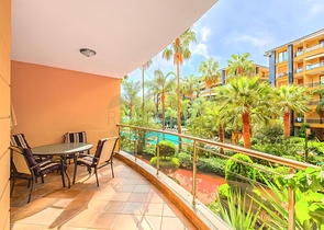 شقة فسيحة 3 + 1 مع مطبخ منفصل عن طريق البحر في وسط ألانيا