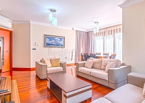 شقة فسيحة 3 + 1 مع مطبخ منفصل عن طريق البحر في وسط ألانيا