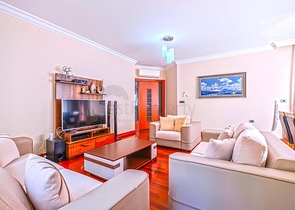 شقة فسيحة 3 + 1 مع مطبخ منفصل عن طريق البحر في وسط ألانيا