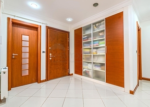 شقة 3+1 مع مطبخ منفصل في واحدة من أفضل المجمعات في ألانيا