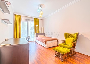 شقة 3+1 مع مطبخ منفصل في واحدة من أفضل المجمعات في ألانيا