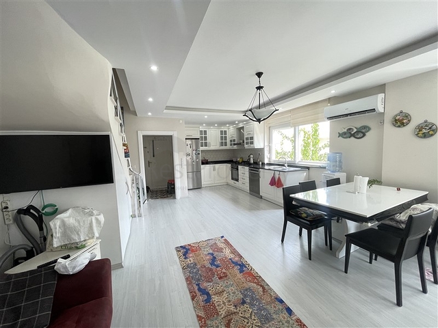 بنتهاوس واسع في سيكجيلي مطل على البحر