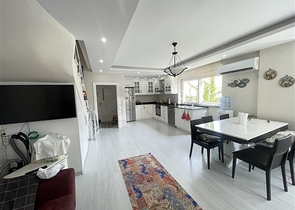 بنتهاوس واسع في سيكجيلي مطل على البحر