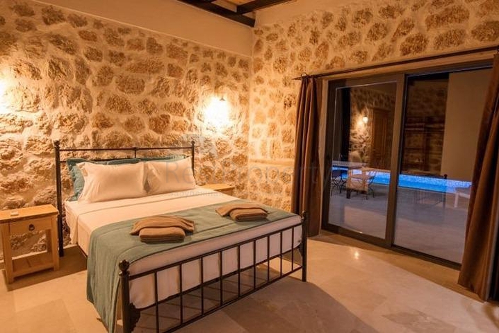 فيلتان في منطقة كاس أنطاليا للبيع. 