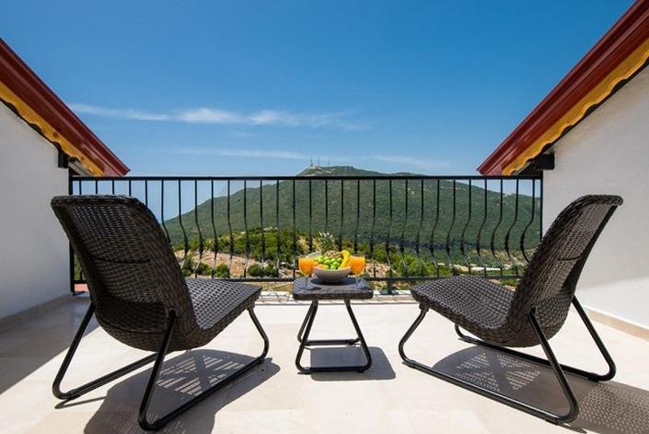 فيلتان في منطقة كاس أنطاليا للبيع. 