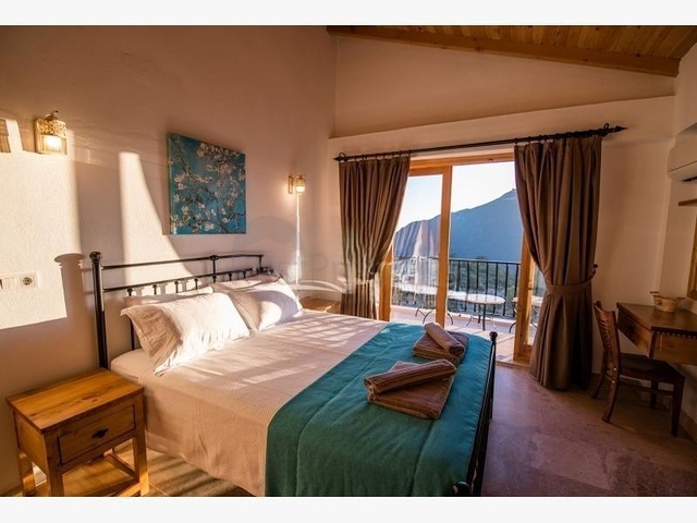 فيلتان في منطقة كاس أنطاليا للبيع. 