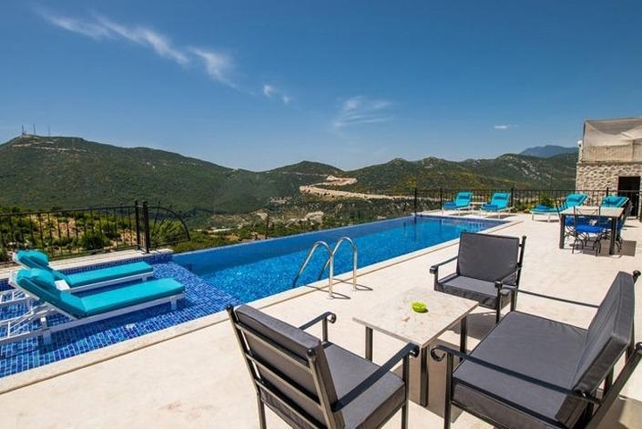 فيلتان في منطقة كاس أنطاليا للبيع. 