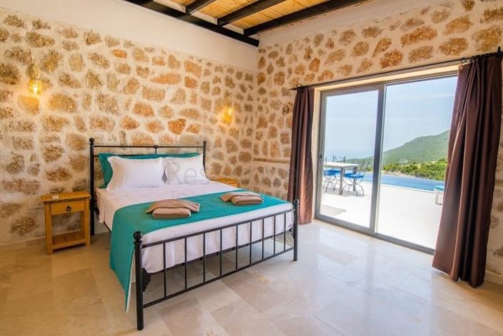 فيلتان في منطقة كاس أنطاليا للبيع. 