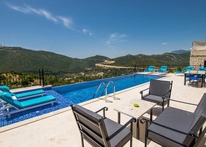 فيلتان في منطقة كاس أنطاليا للبيع. 