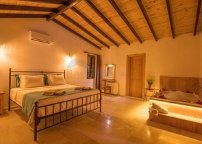 فيلتان في منطقة كاس أنطاليا للبيع. 