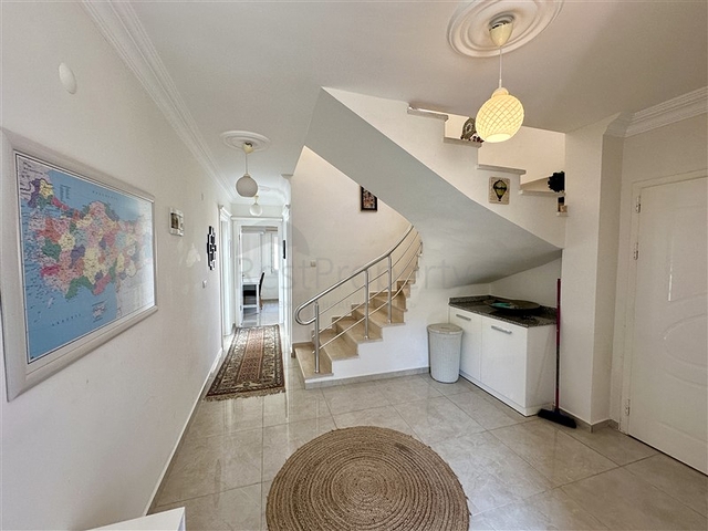 فيلا واسعة مع إطلالة بانورامية على البحر في ألانيا